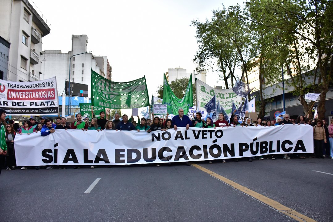 Fachada de una universidad pública argentina