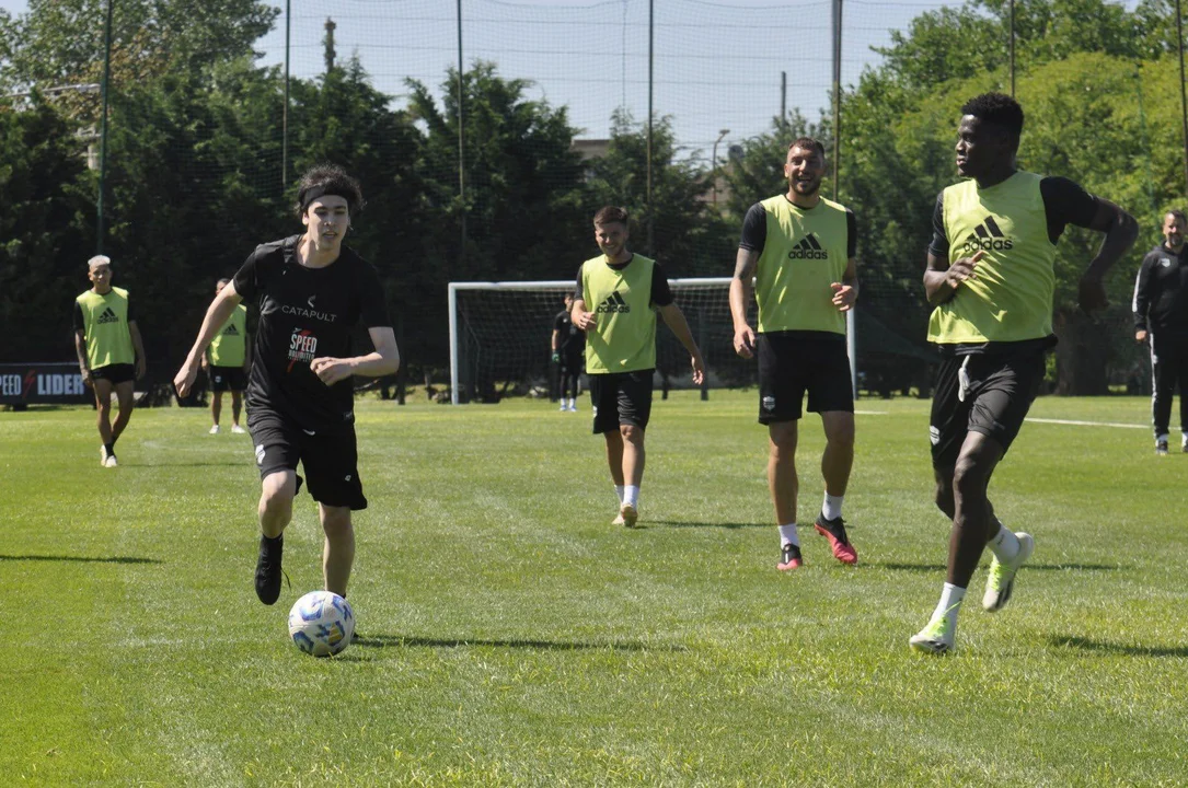 Spreen debutó con Riestra y rompió cuatro récords.