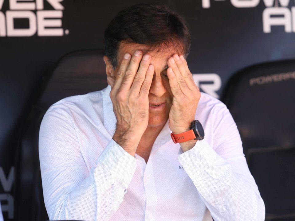 Quinteros explotó tras la derrota de Independiente: críticas a Riestra, al arbitraje y al VAR