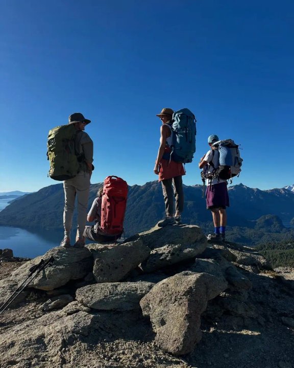 Denuncian que Juliana Awada acampó e hizo un fogón en un área prohibida del Parque Nacional Nahuel Huapi