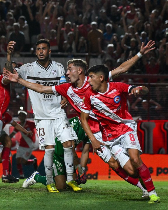 Cómo ver en vivo Platense vs Argentinos: horario y formaciones