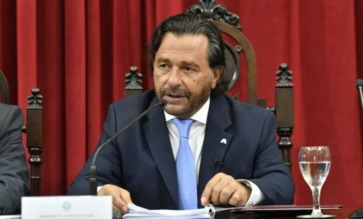 Adorni y Santilli reciben a Gustavo Saénz en Casa Rosada tras los nuevos contactos con gobernadores