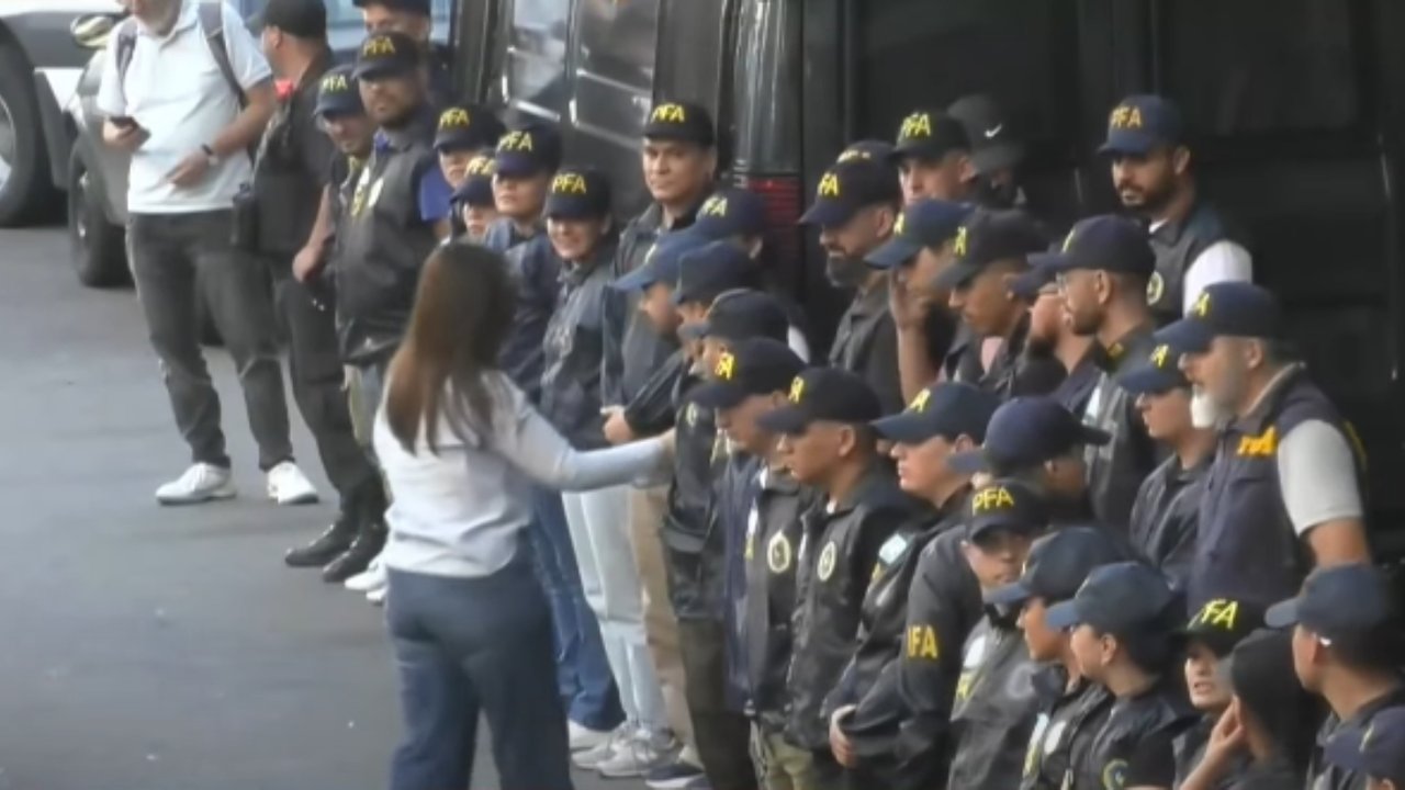 La izquierda cuestionó a Martín Menem por dejar que las fuerzas de seguridad usen instalaciones de Diputados La izquierda cuestionó a Martín Menem por dejar que las fuerzas de seguridad usen instalaciones de Diputados