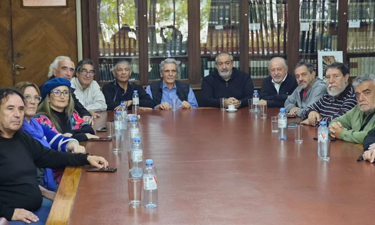 Las dos CTA y la CGT se reunieron para determinar los detalles del paro general.