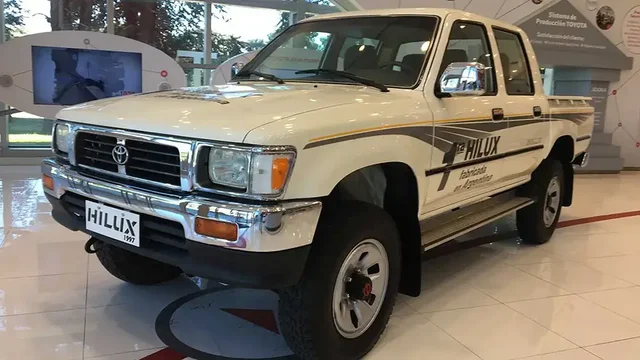 La primera Hilux argentina se fabricó en 1997, en Zárate. Foto: Agencia Noticias Argentinas / Toyota 