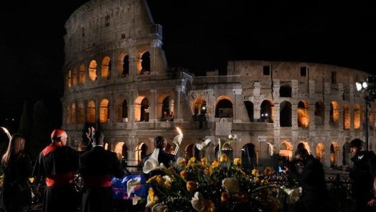 El Papa preparó las lecturas pero no pudo participar del tradicional Vía Crucis en el Coliseo El Papa preparó las lecturas pero no pudo participar del tradicional Vía Crucis en el Coliseo