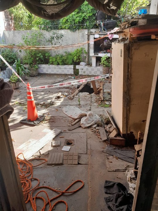 Tragedia en La Plata: una jubilada murió al caer en un pozo en el patio de su casa Tragedia en La Plata: una jubilada murió al caer en un pozo en el patio de su casa
