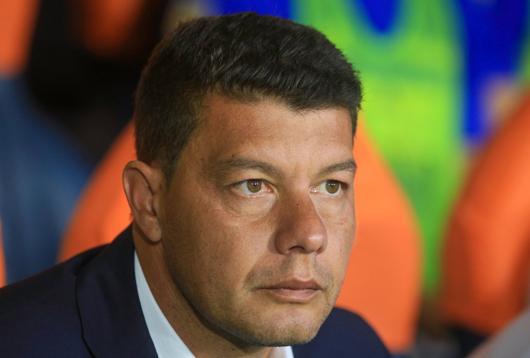 Battaglia pidió “cerrar la grieta” en Boca y reclamó un entrenador con experiencia