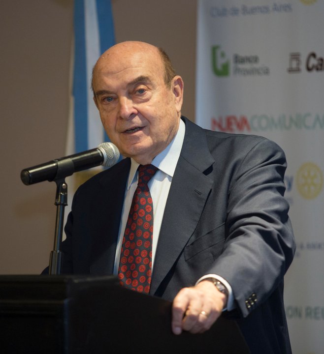 Domingo Cavallo propone levantar por completo el cepo cambiario en Argentina