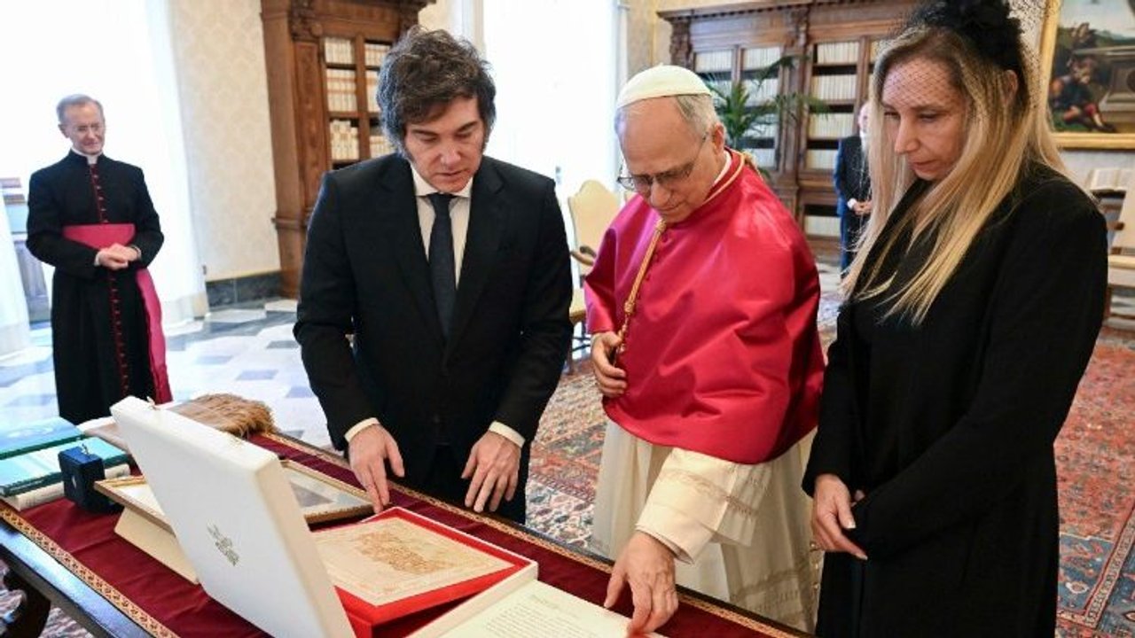 El oficialismo se entusiasma con la visita de León XIV para oxigenar la gestión antes del año electoral