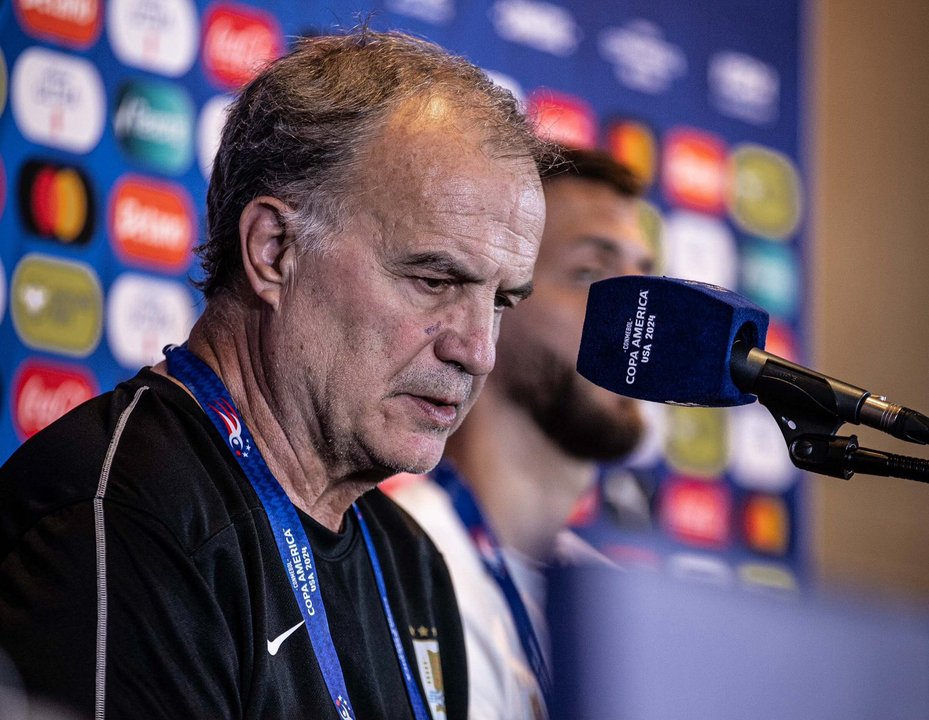 Marcelo Bielsa durante la conferencia de prensa tras el debut de Uruguay en el Mundial 2026