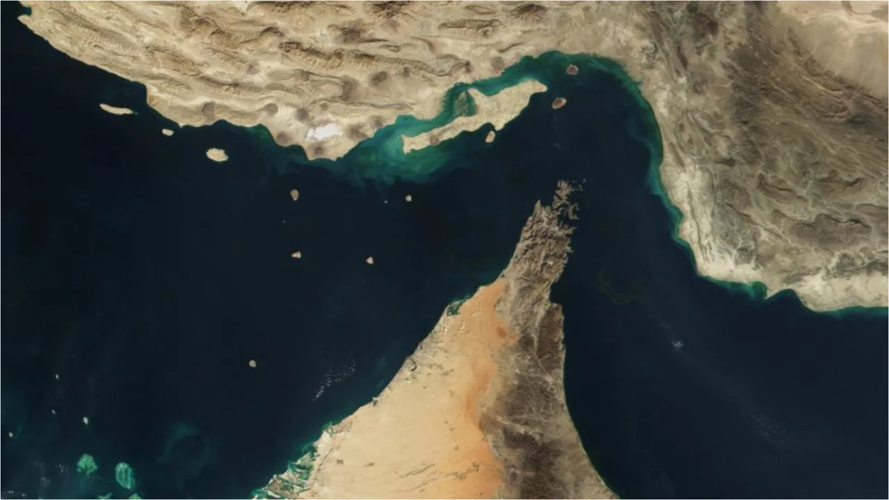 Irán evalúa cerrar el estrecho de Ormuz, por donde circula el 20% del petróleo mundial