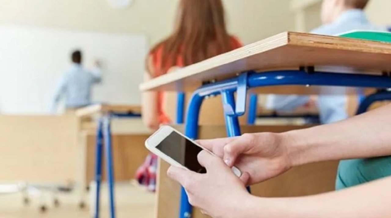 Celulares en las aulas argentinas y regulaciones provinciales