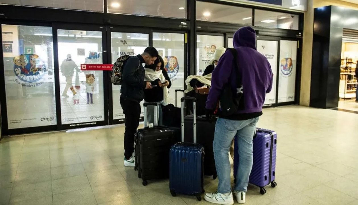 Turistas en aeropuerto argentino