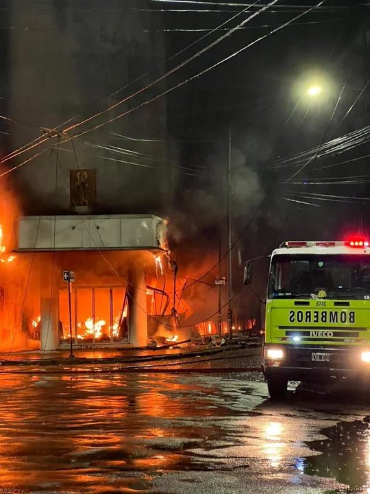 “Habrá que esperar la pericia para saber si el edificio contiguo puede demolerse o no”, advirtió un ingeniero