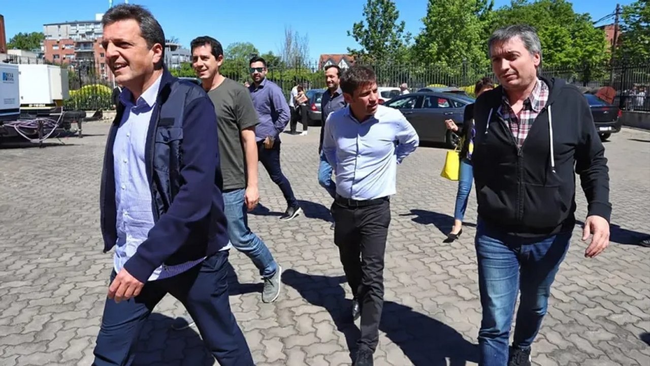 Intendentes, camporistas y massistas se disputan los lugares en las listas bonaerenses