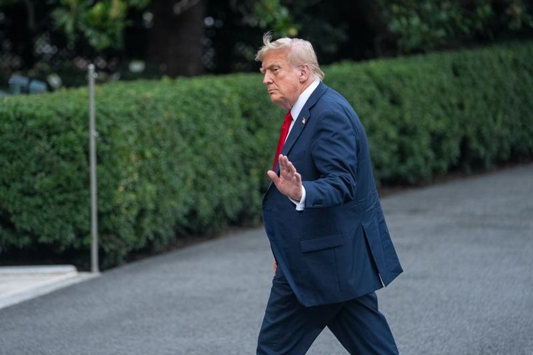 Tensión entre Trump y Powell durante una visita a la Reserva Federal