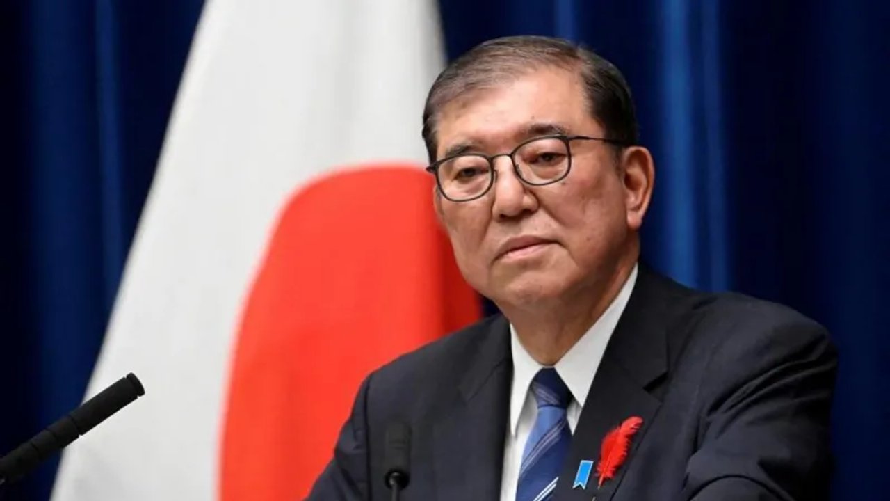 El primer ministro de Japón prometió seguir en el cargo pese al revés electoral