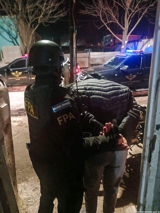 Desbarataron una banda familiar que utilizaba a un menor para comercializar droga en Córdoba