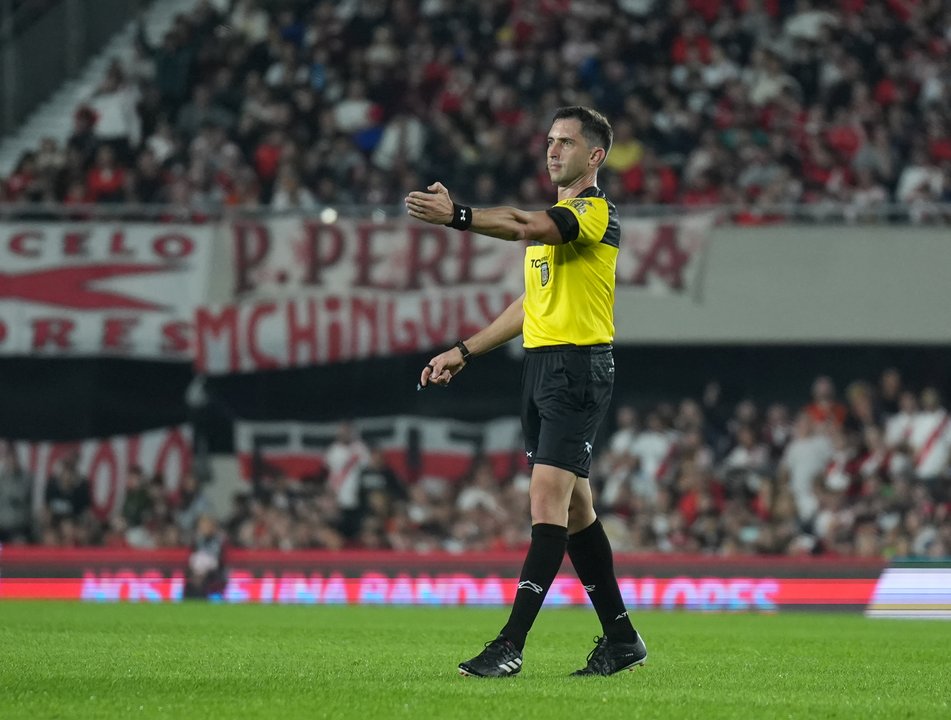 Histórico: por primera vez en el fútbol argentino, un árbitro explicó públicamente una decisión del VAR
