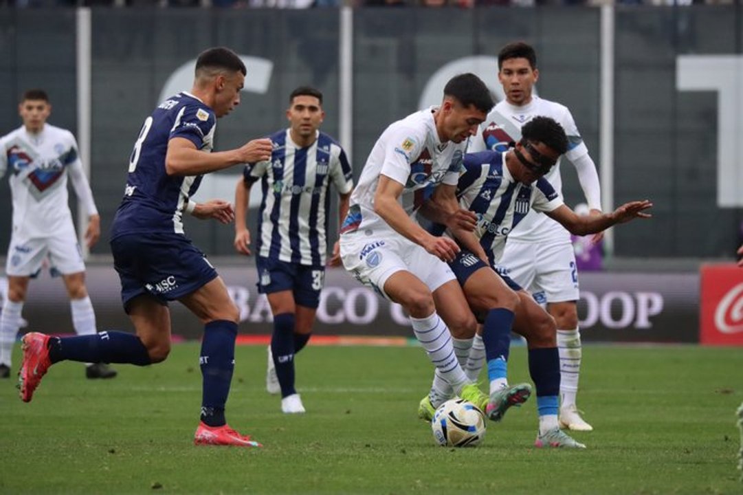 Con diez, Talleres rescató un empate frente a Godoy Cruz en el Torneo Clausura 2025