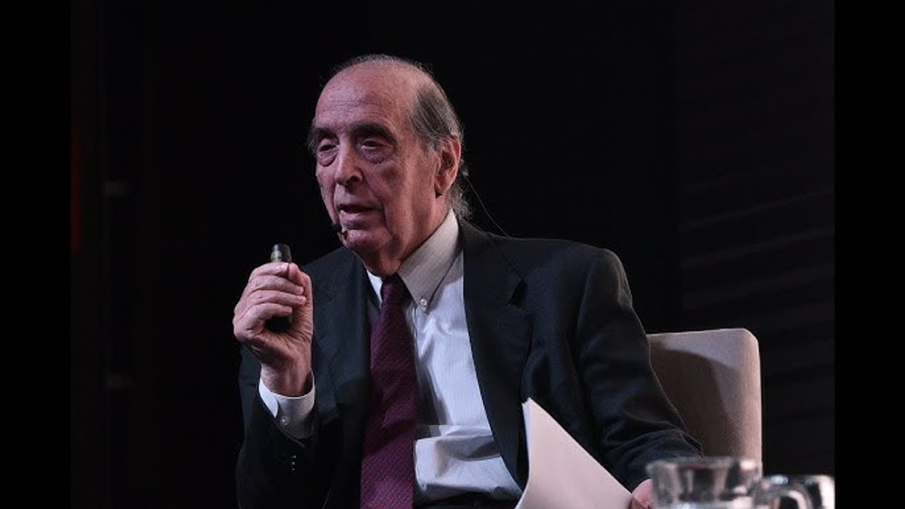 Uno de los economistas más respetados por Milei lo urgió a ocuparse de la AUH, del seguro de desempleo y de la obra pública