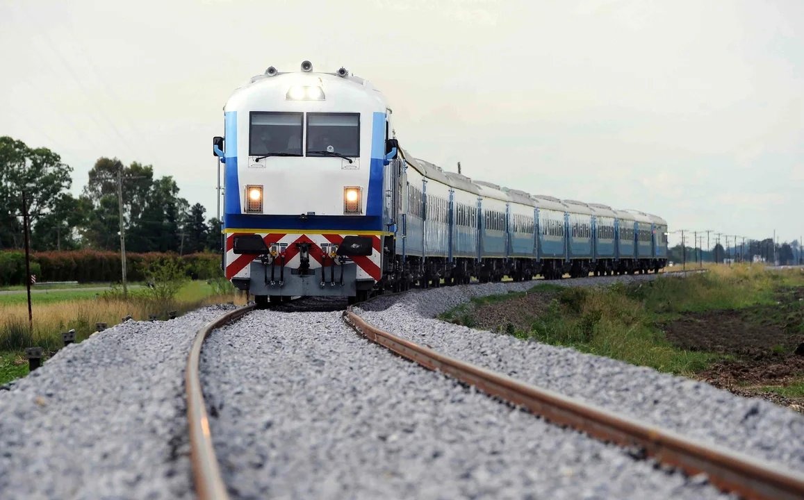 Tren de larga distancia rumbo a Mar del Plata