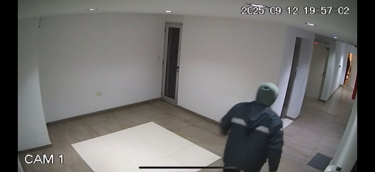La Plata: violento robo en un edificio de La Loma quedó registrado en video