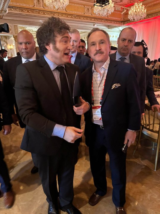 El embajador de EEUU en Argentina durante un encuentro empresario