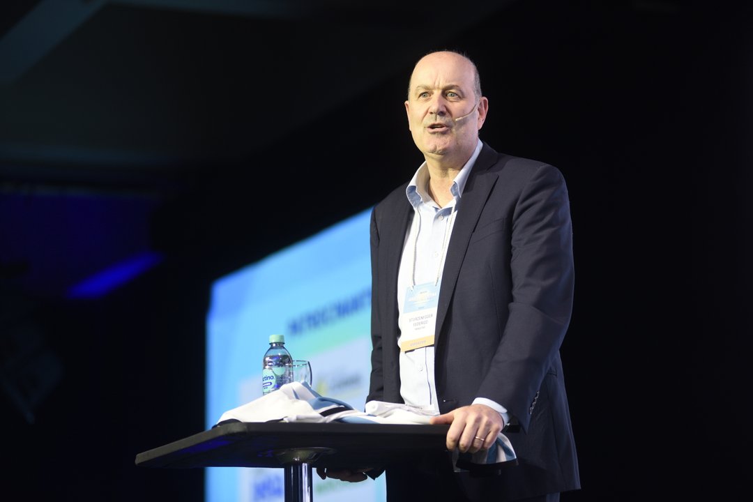 Sturzenegger defendió la desregulación de las cuotas de colegios privados