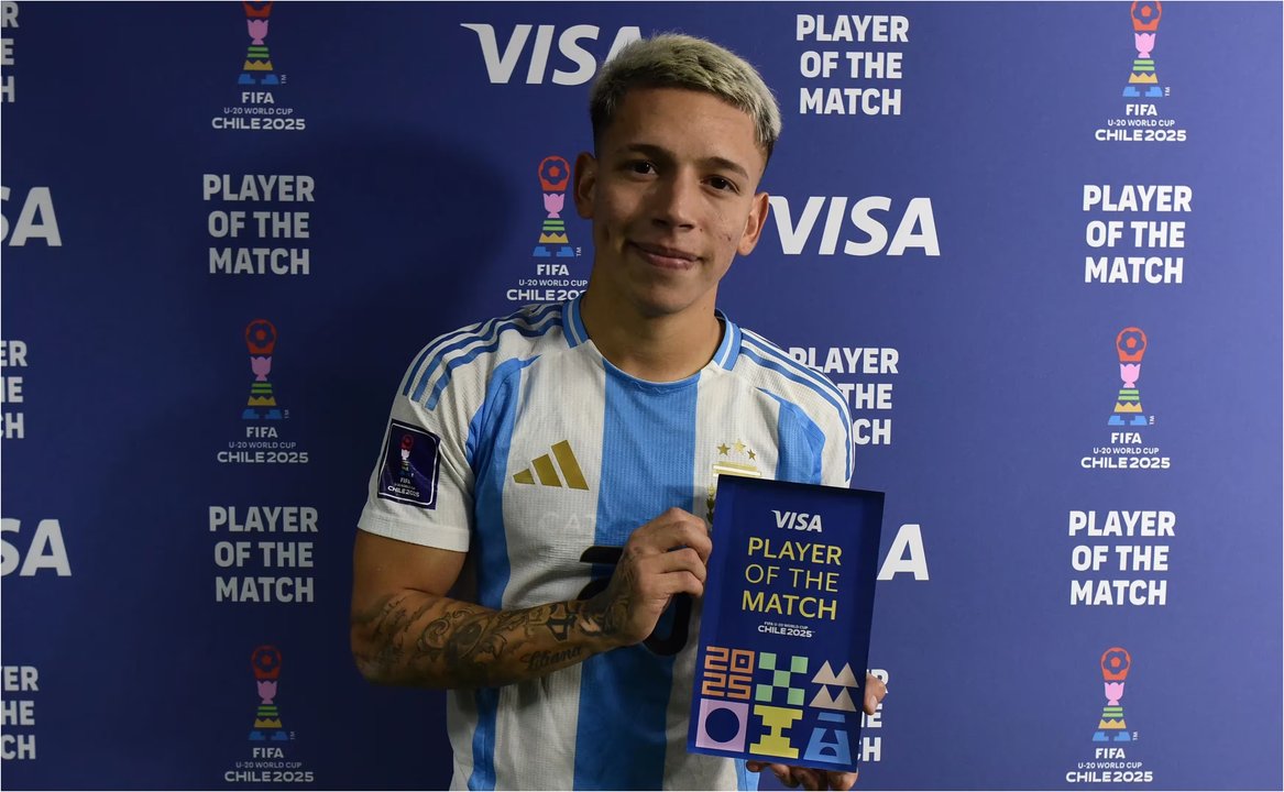 Gianluca Prestianni marcado por Vinícius en Benfica-Real Madrid