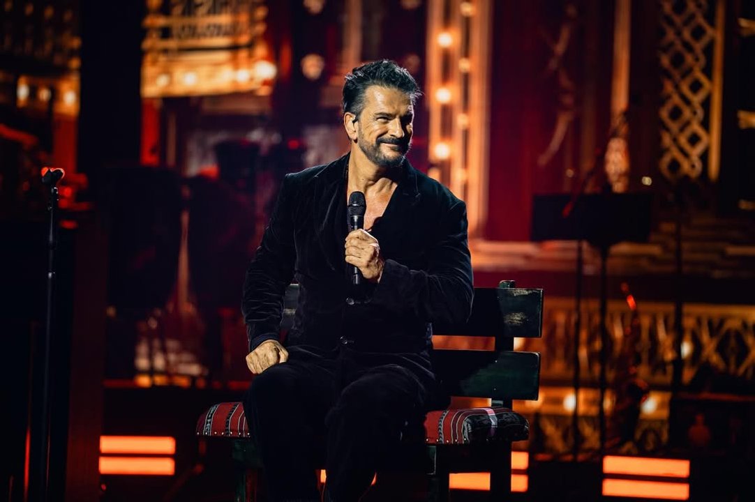 El significado detrás de la banca que utiliza Ricardo Arjona en su tour