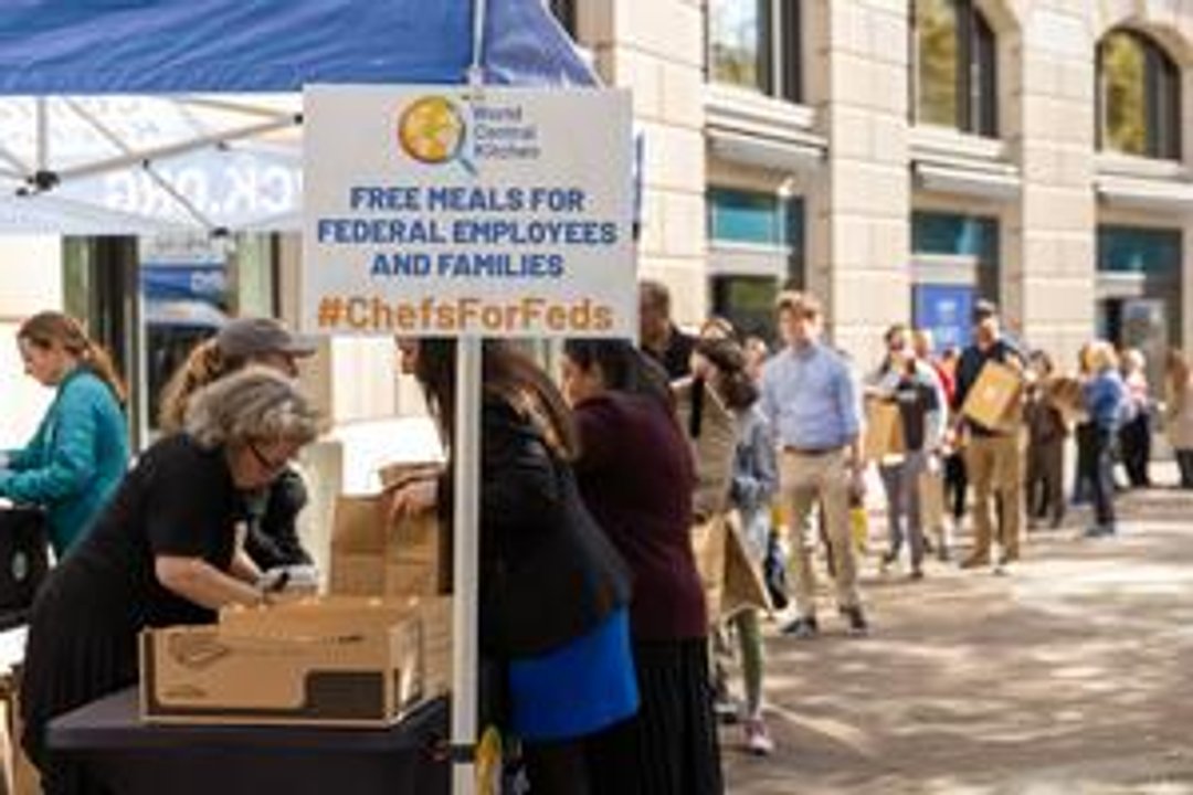 Estados Unidos: más empleados federales recurren a la asistencia alimentaria