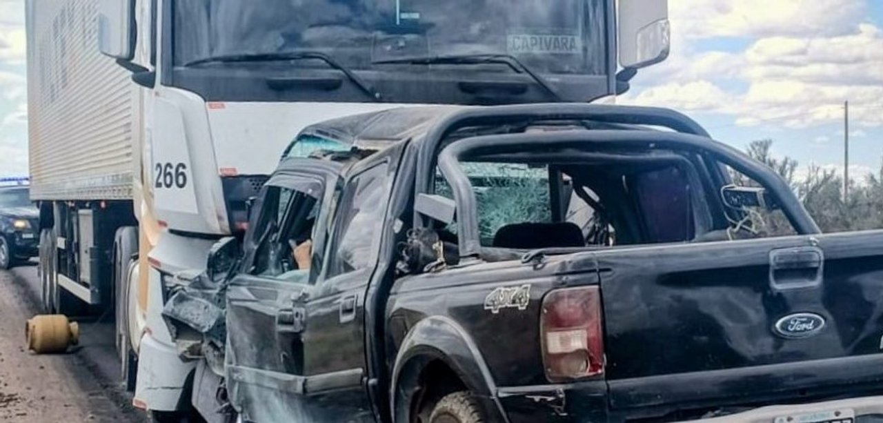 Choque frontal entre una camioneta y un camión dejó un muerto en San Rafael