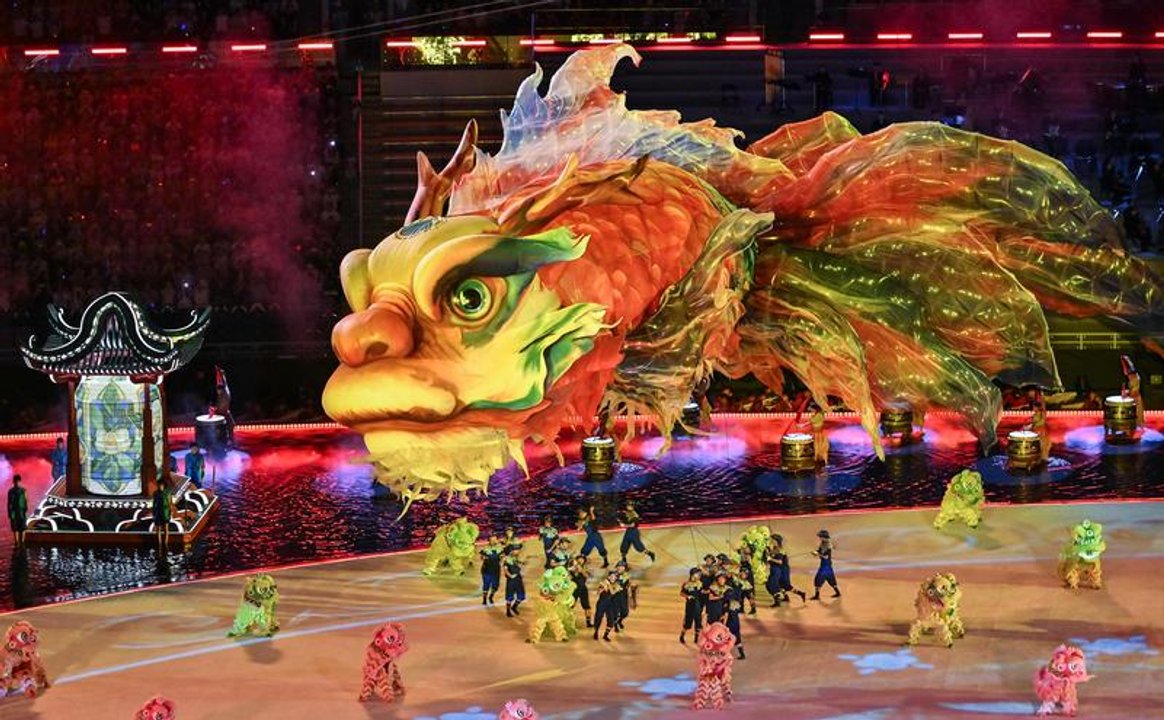 La espectacular ceremonia con robots y dragones para la apertura de los juegos nacionales de China