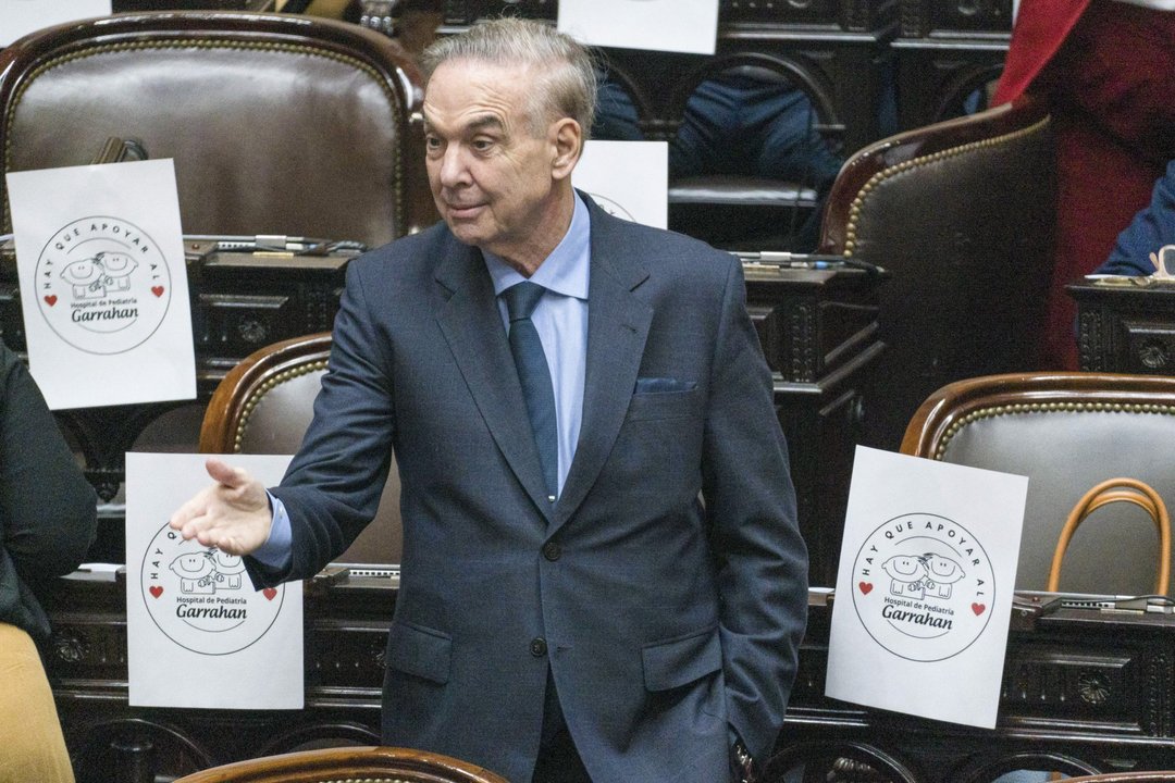 Pichetto apuntó contra Caputo y sostuvo que "desprecia” el Congreso de la Nación