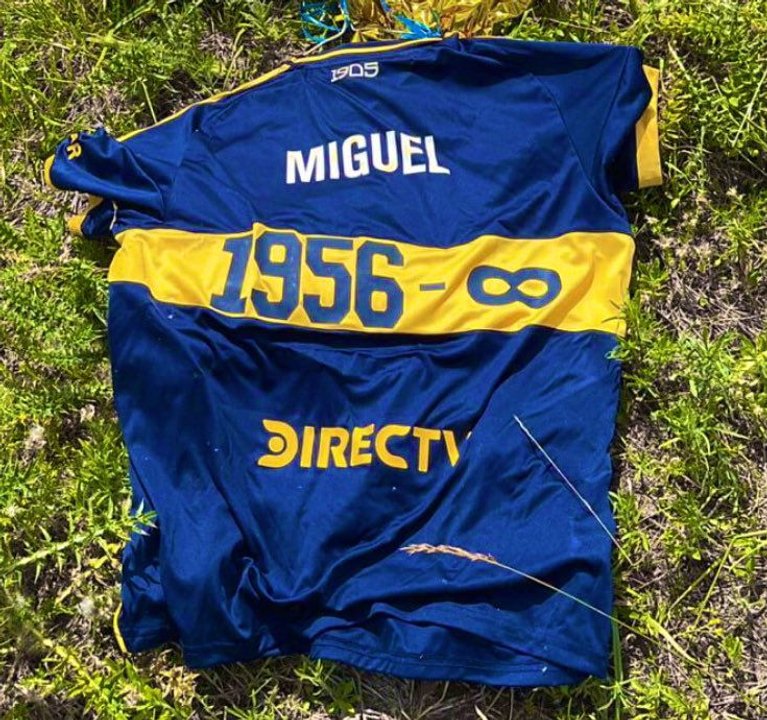 La camiseta de Boca por el homenaje a Miguel Ángel Russo cayó en un remoto pueblo uruguayo