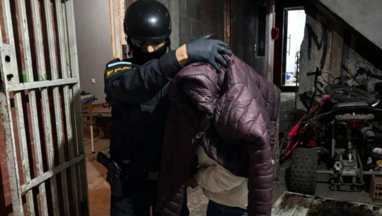 Córdoba: tres mujeres y un menor de edad fueron detenidos por venta de drogas