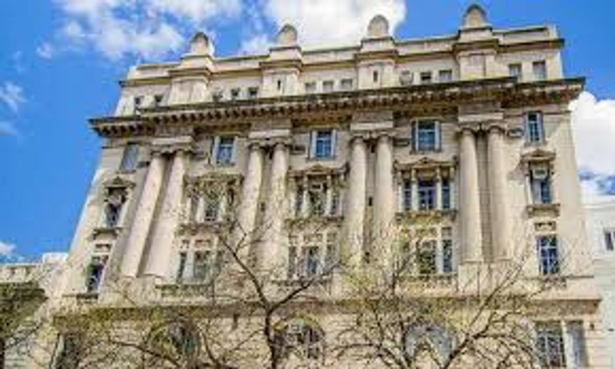 Condenan a 3 años a supermercadista chino acusado de abusar de empleadas