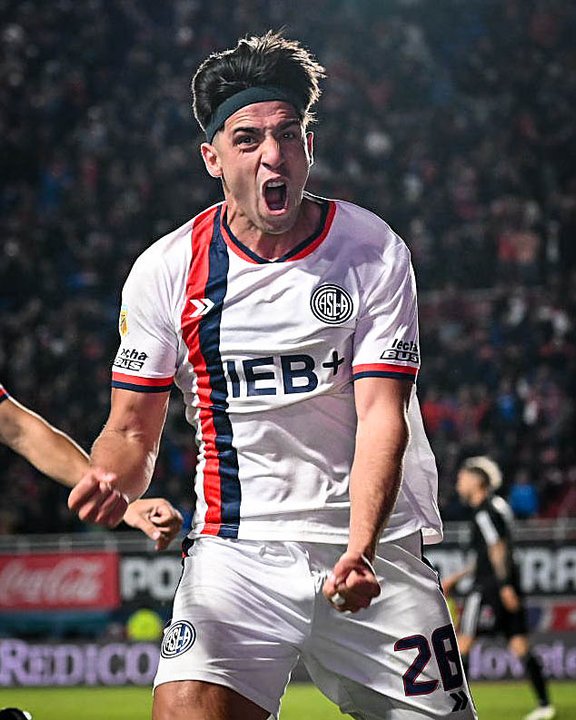 San Lorenzo va por un triunfo ante Sarmiento para mantener la ilusión de jugar la Copa Libertadores 2026