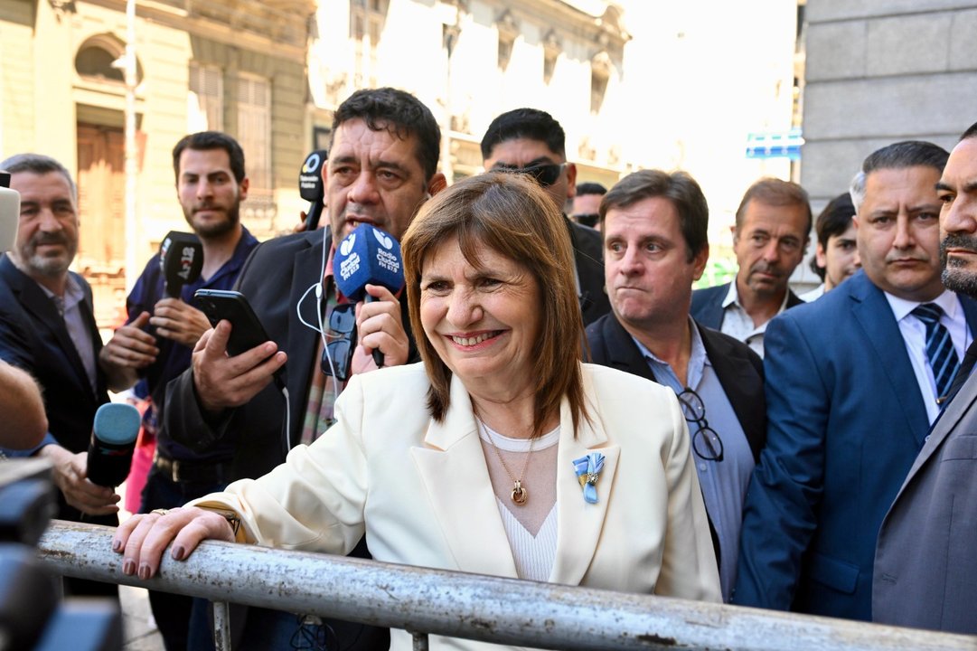 Patricia Bullrich y autoridades de Seguridad reciben al gendarme Nahuel Gallo en Ezeiza