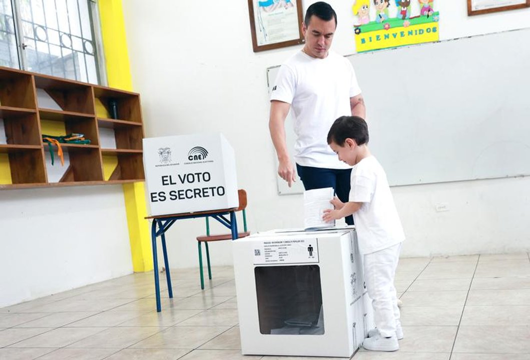Finalizó el referendo en Ecuador y comenzó el conteo de votos