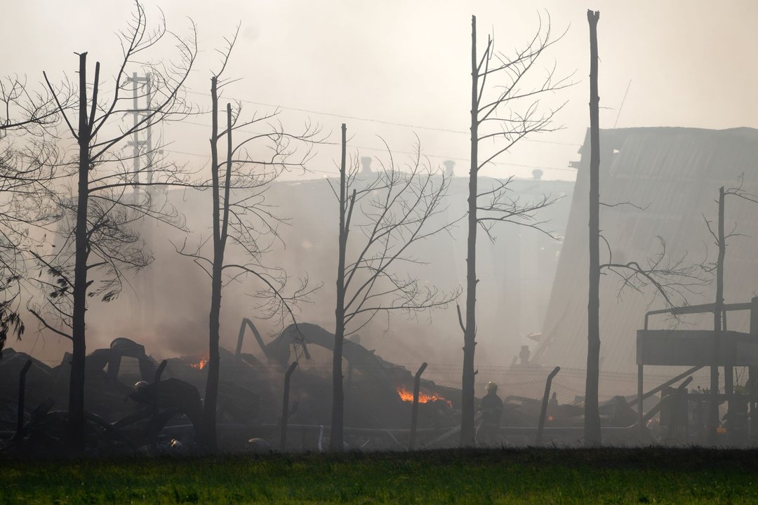 Comienzan las pericias para determinar cómo se inició el incendio en el Polígono Industrial Spegazzini