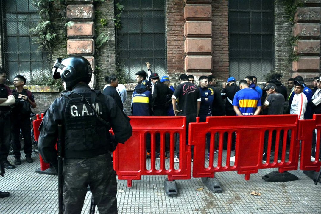 66 trapitos demorados y más de 260 actas contravencionales en Boca-Tigre y Vélez-River