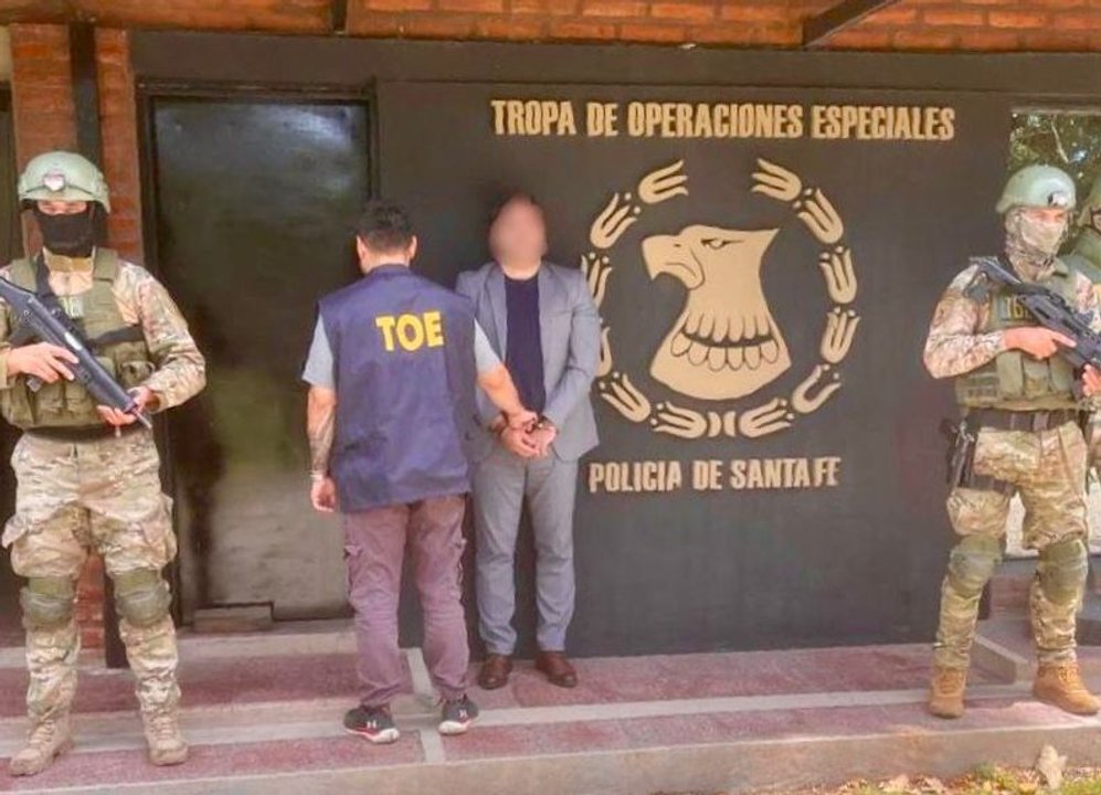 Operativo policial en Rosario por causa de estafas y administración fraudulenta