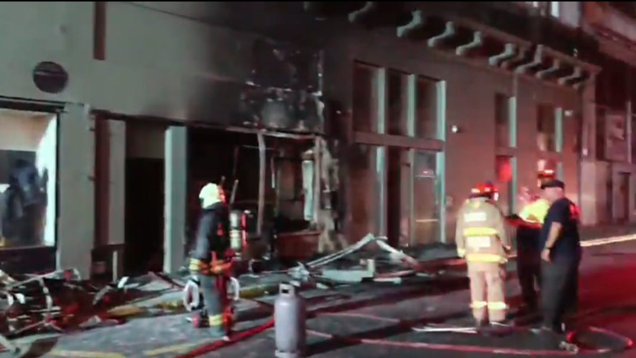Incendio y operativo de bomberos en el barrio porteño de Monserrat