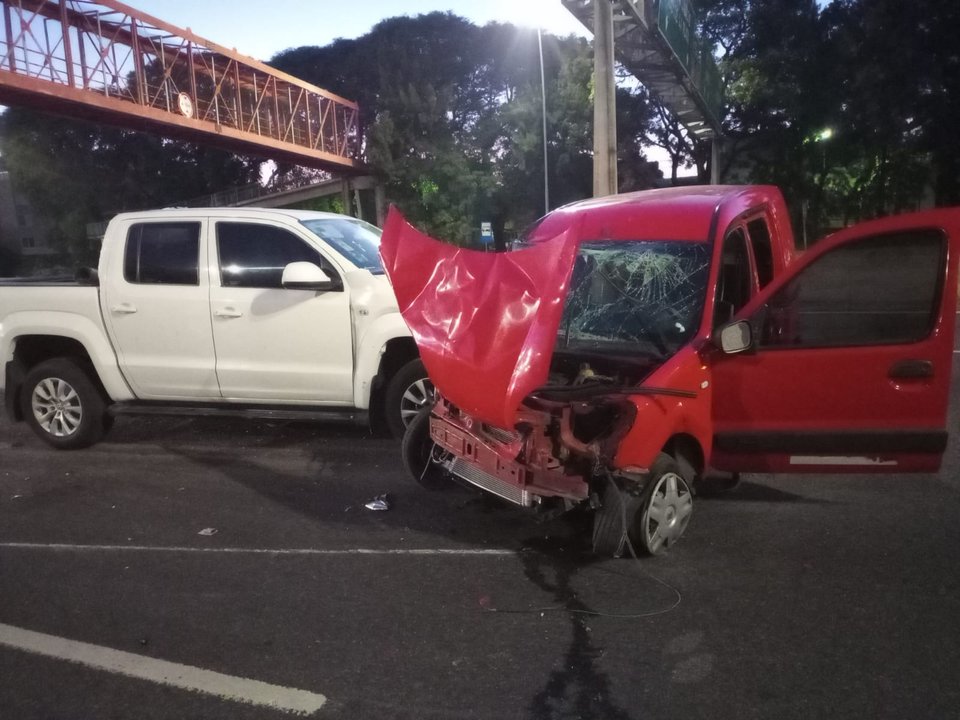 Camioneta y vehículos involucrados en choque en Panamericana y General Paz