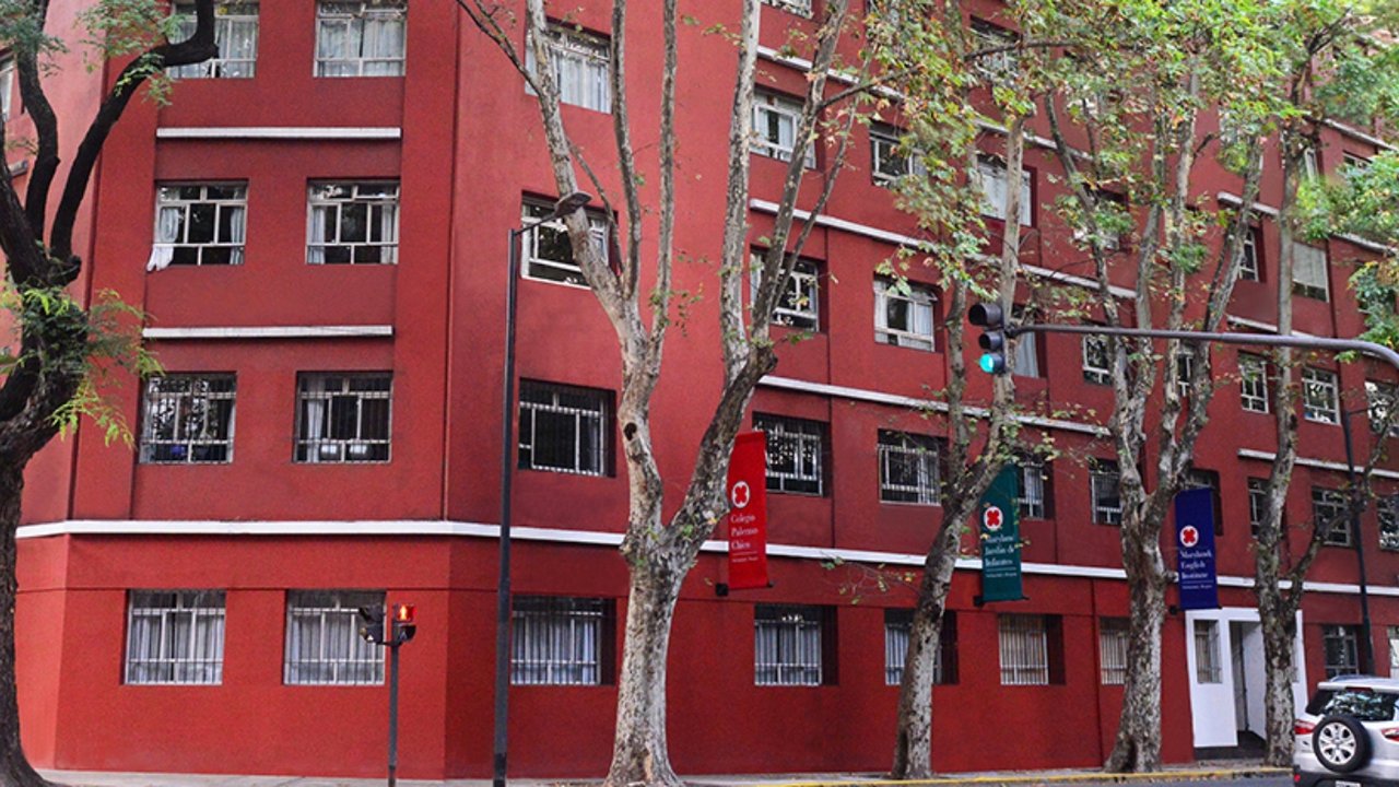 Fachada de un edificio en Palermo en el contexto de una causa judicial por presuntos abusos