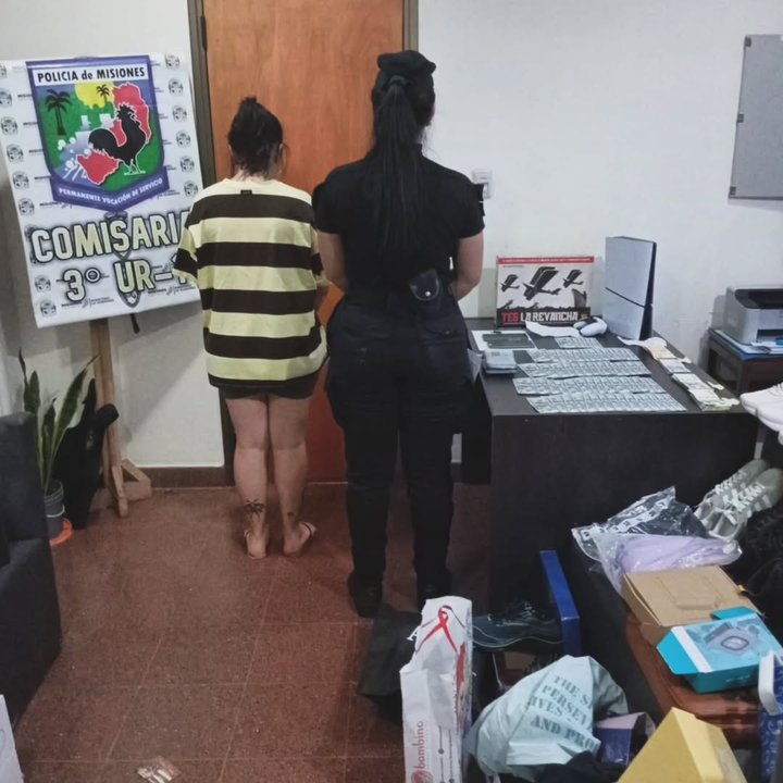 Patrullero policial en un operativo por robo