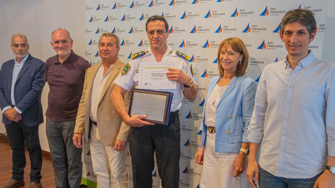 San Fernando homenajeó a la Policía y destacó la inversión en monitoreo San Fernando homenajeó a la Policía y destacó la inversión en monitoreo